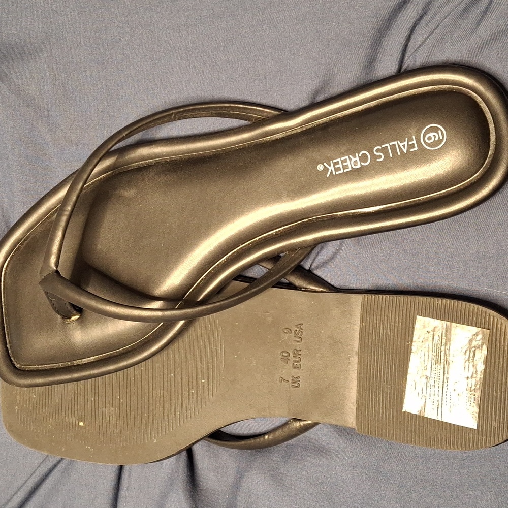 Falls Creek Women's Black Sandals